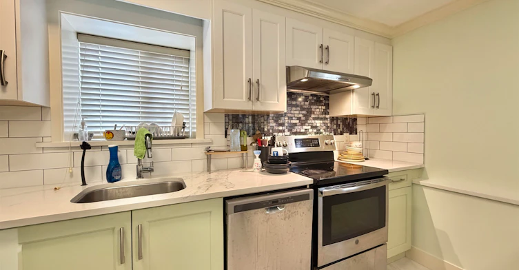 LANEWAY-582 E 57th Avenue, Vancouver, BC, V5X 1S9