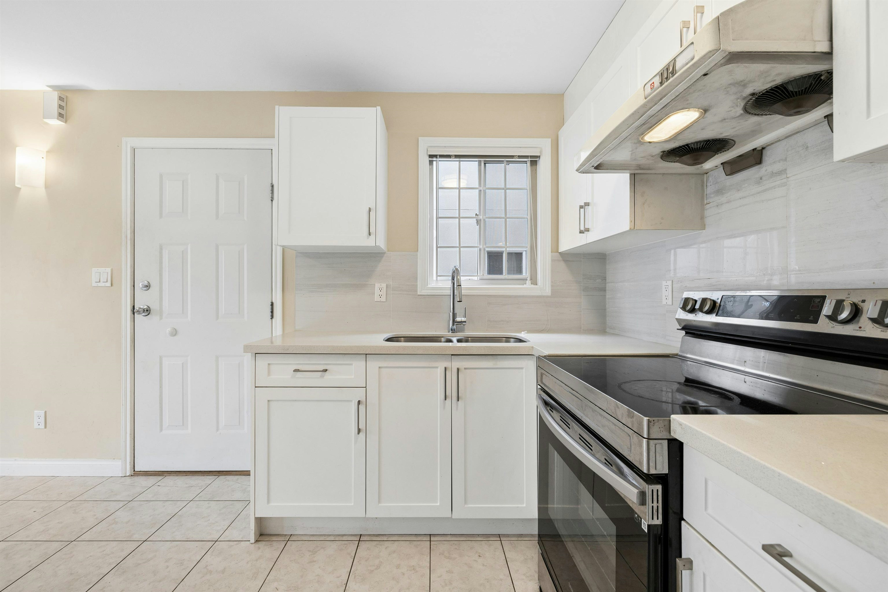 garden suite-7785 Buller St, Burnaby, BC, V5J 4T2 - 11