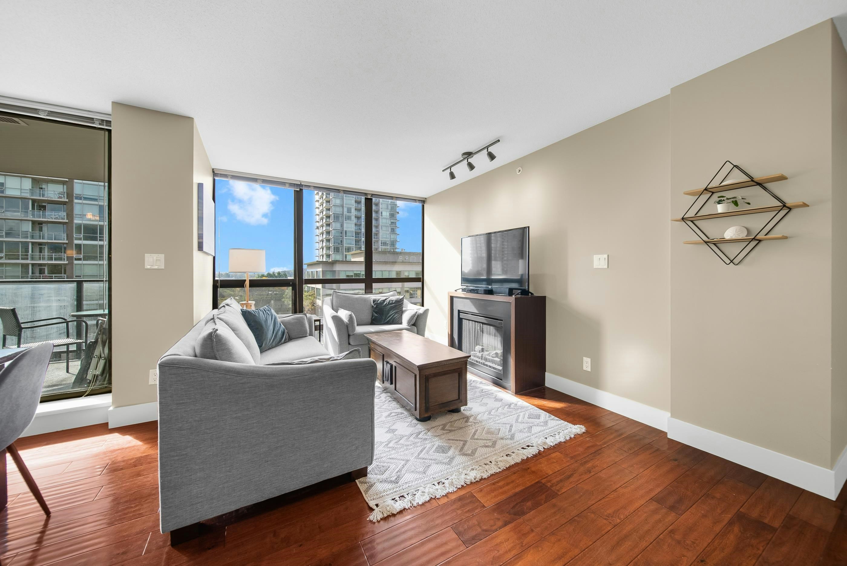 805-2959 Glen Drive - 5
