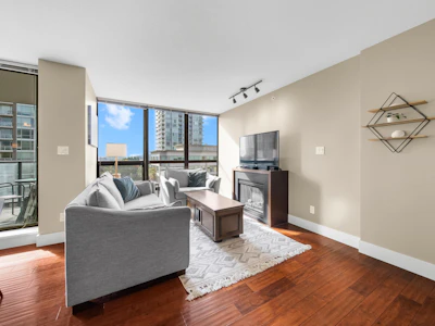 805-2959 Glen Drive - 5