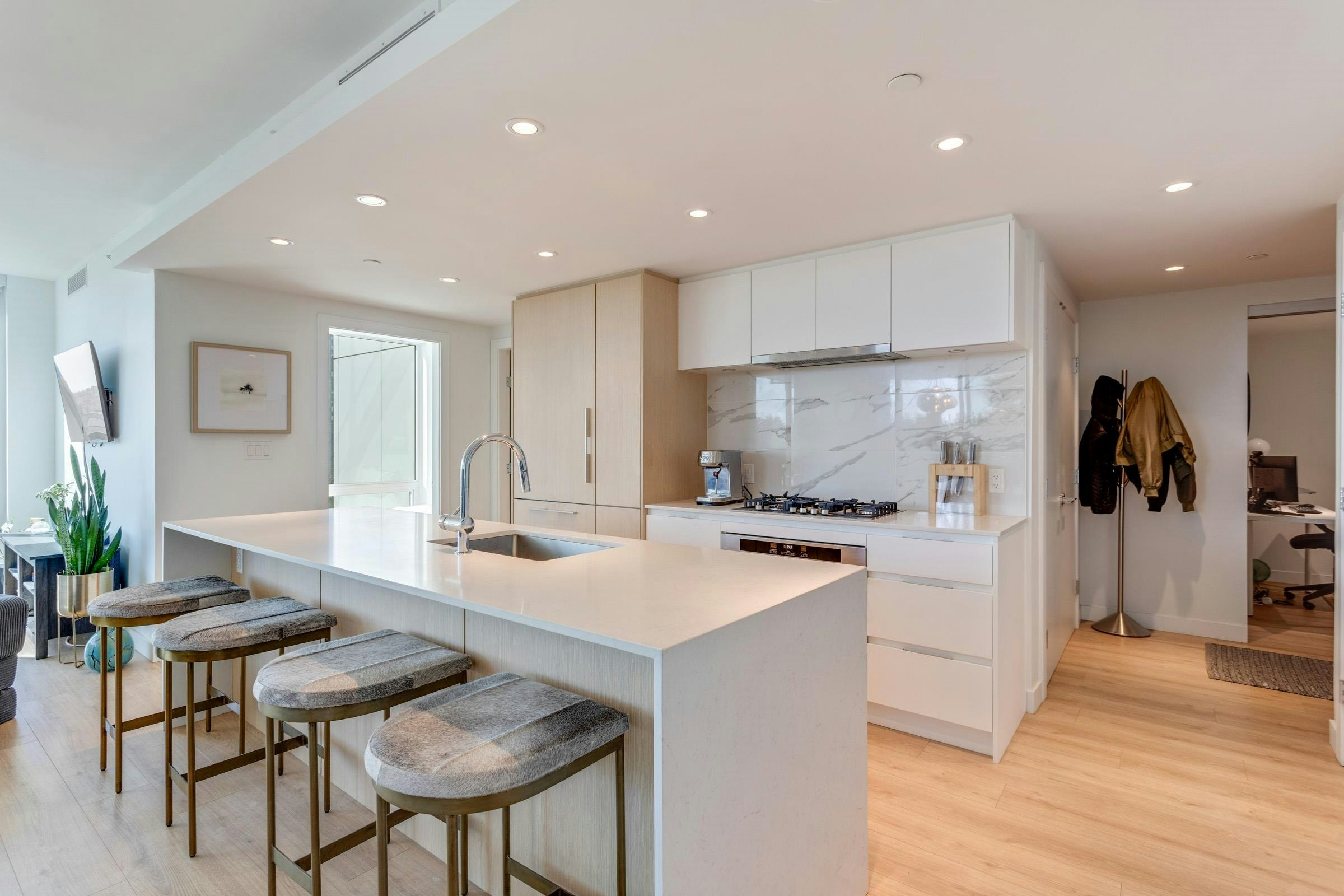 706-1500 Fern Street, North Vancouver, BC, V7J 0E6 - 8