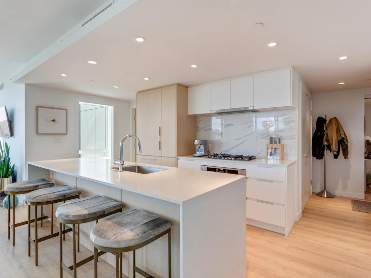 706-1500 Fern Street, North Vancouver, BC, V7J 0E6 - 8