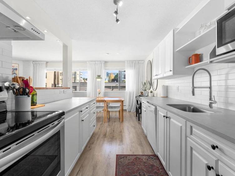 202-1610 Chesterfield Avenue, North Vancouver, BC, V7M 2N7 - 9