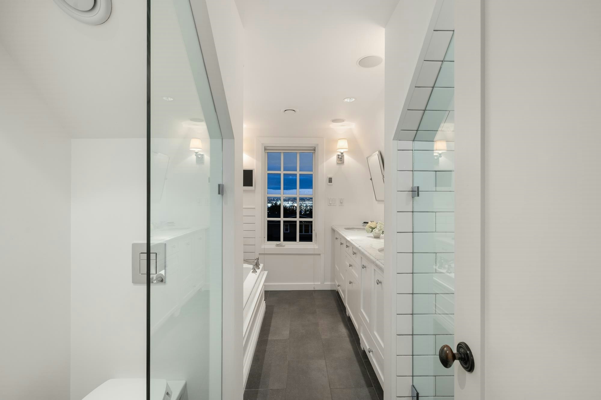 402 Brand Street, North Vancouver, BC, V7N 1E9 - 29