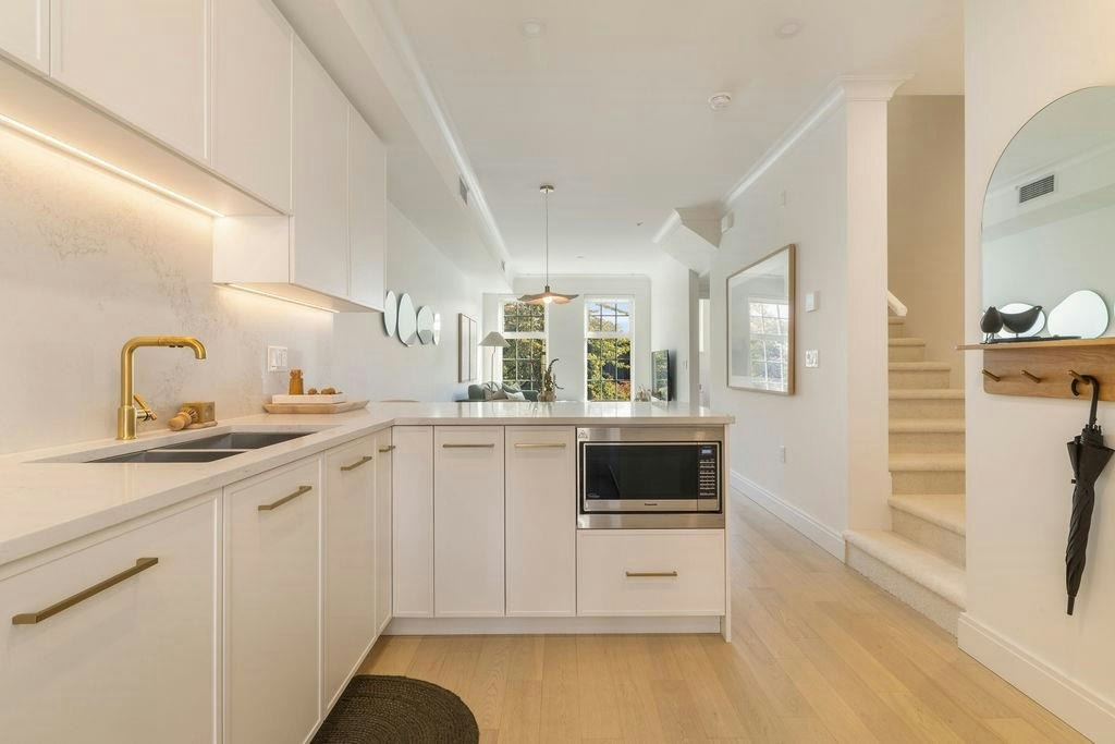 221-7789 Yukon Street, Vancouver, BC, V5X 2Y4 - 8