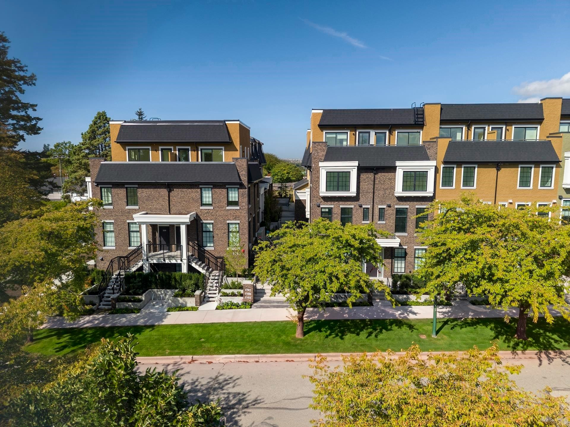 221-7789 Yukon Street, Vancouver, BC, V5X 2Y4