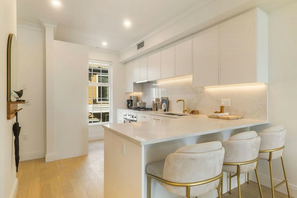 221-7789 Yukon Street, Vancouver, BC, V5X 2Y4 - 12
