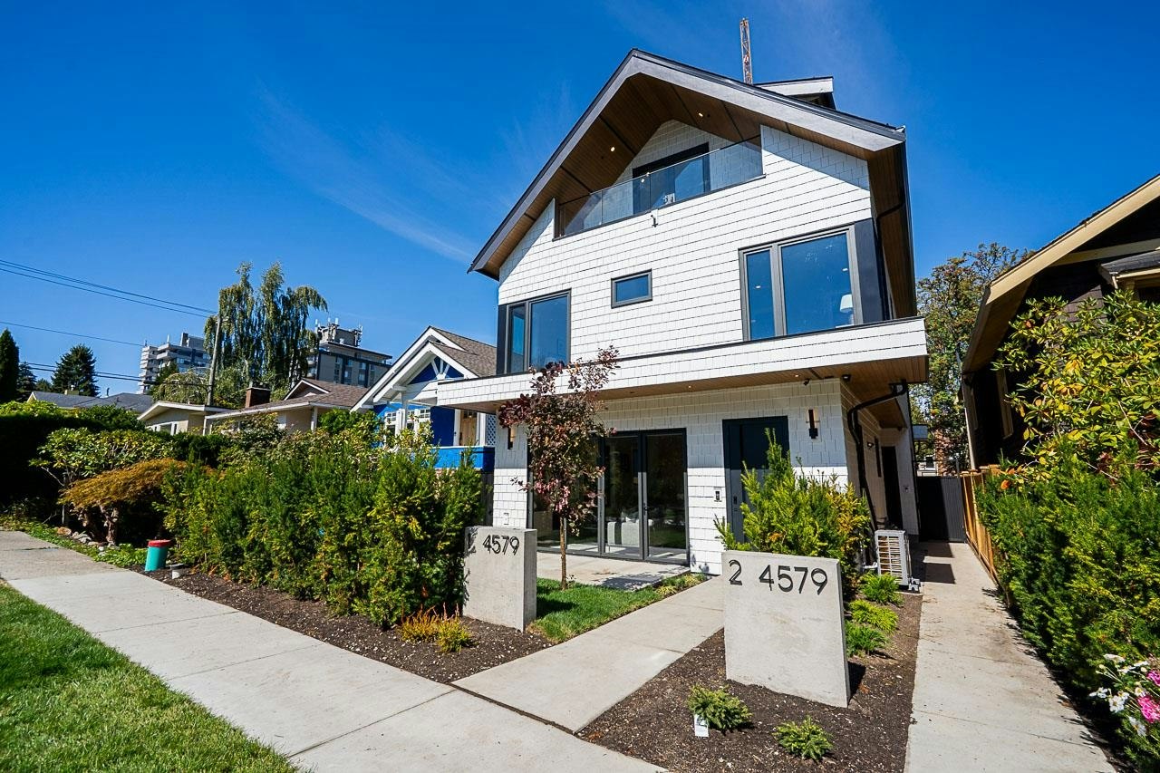 2-4579 W 11th Ave Avenue, Vancouver, BC, V6R 2M5