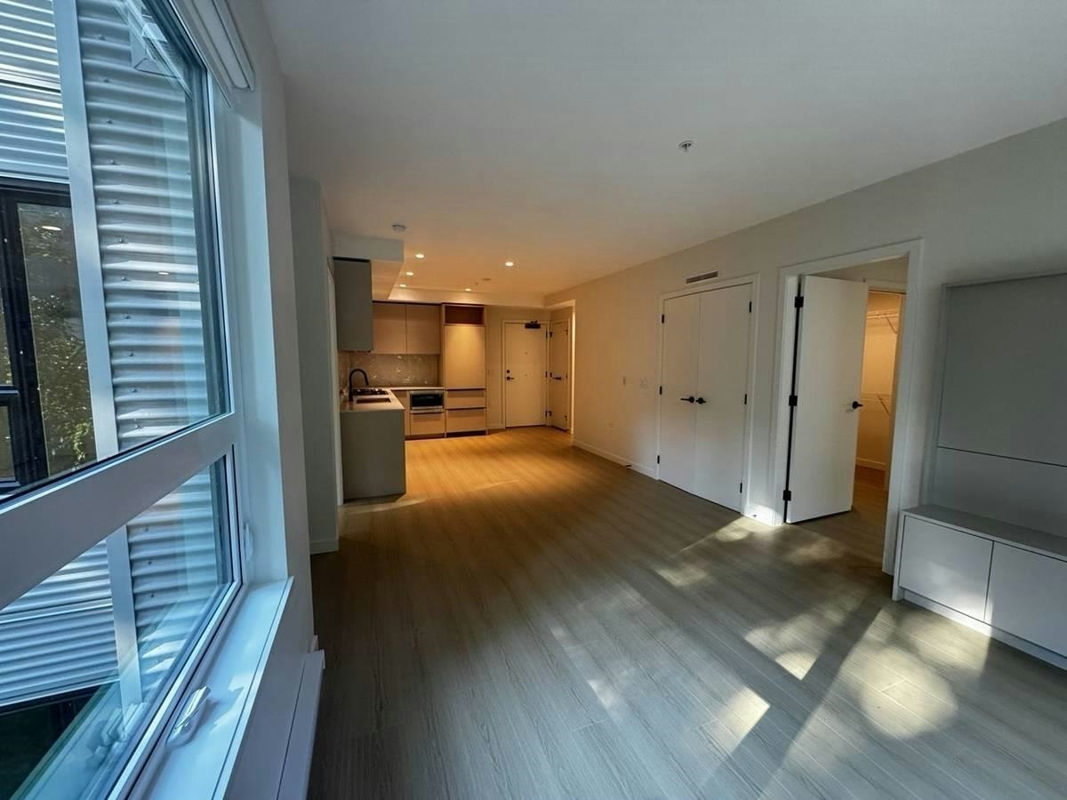 403-2015 St. Johns St BC, Port Moody, BC, V3H 0N5 3