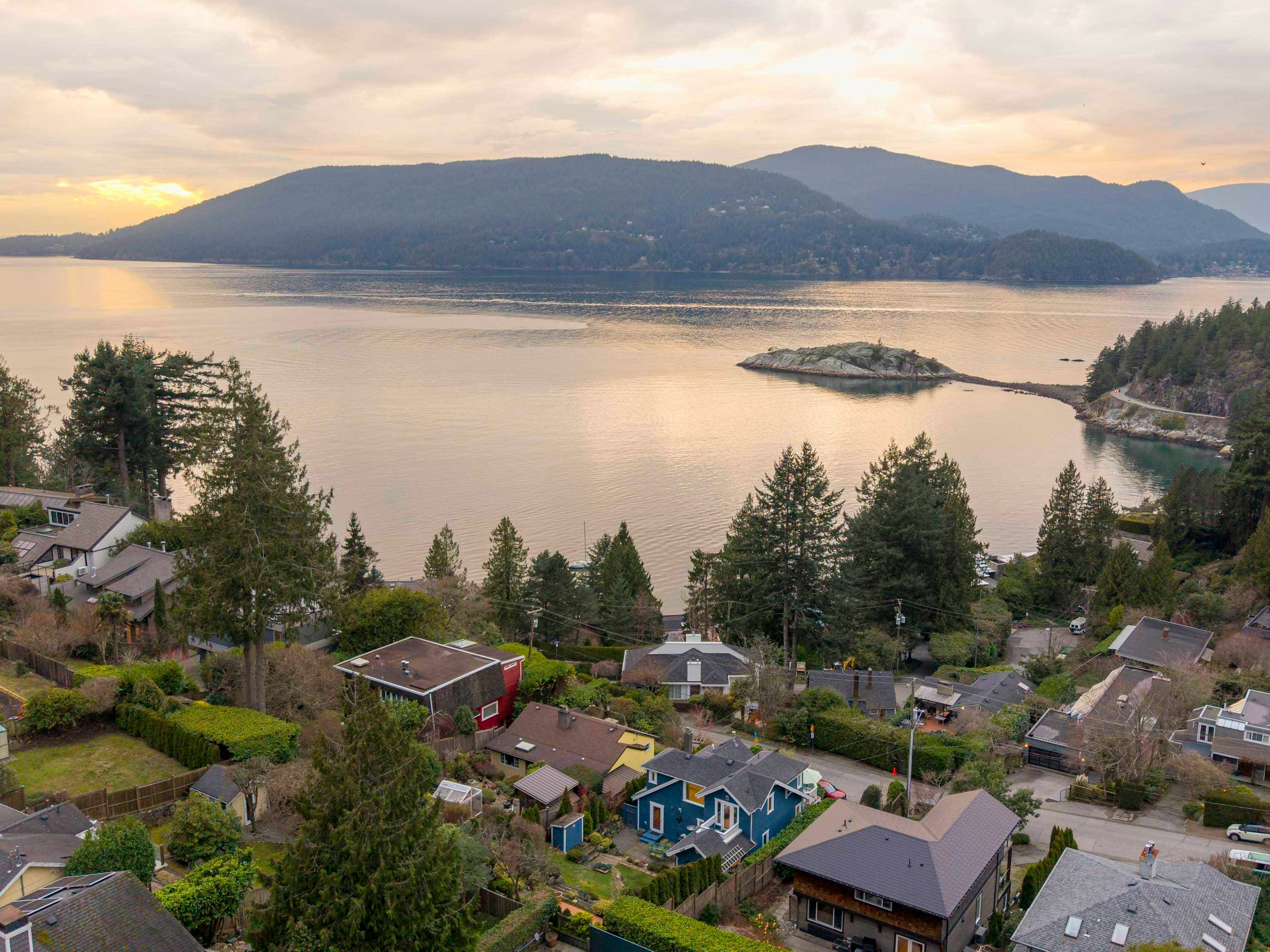 6252 Wellington Avenue, West Vancouver, BC, V7W 2H4 - 39