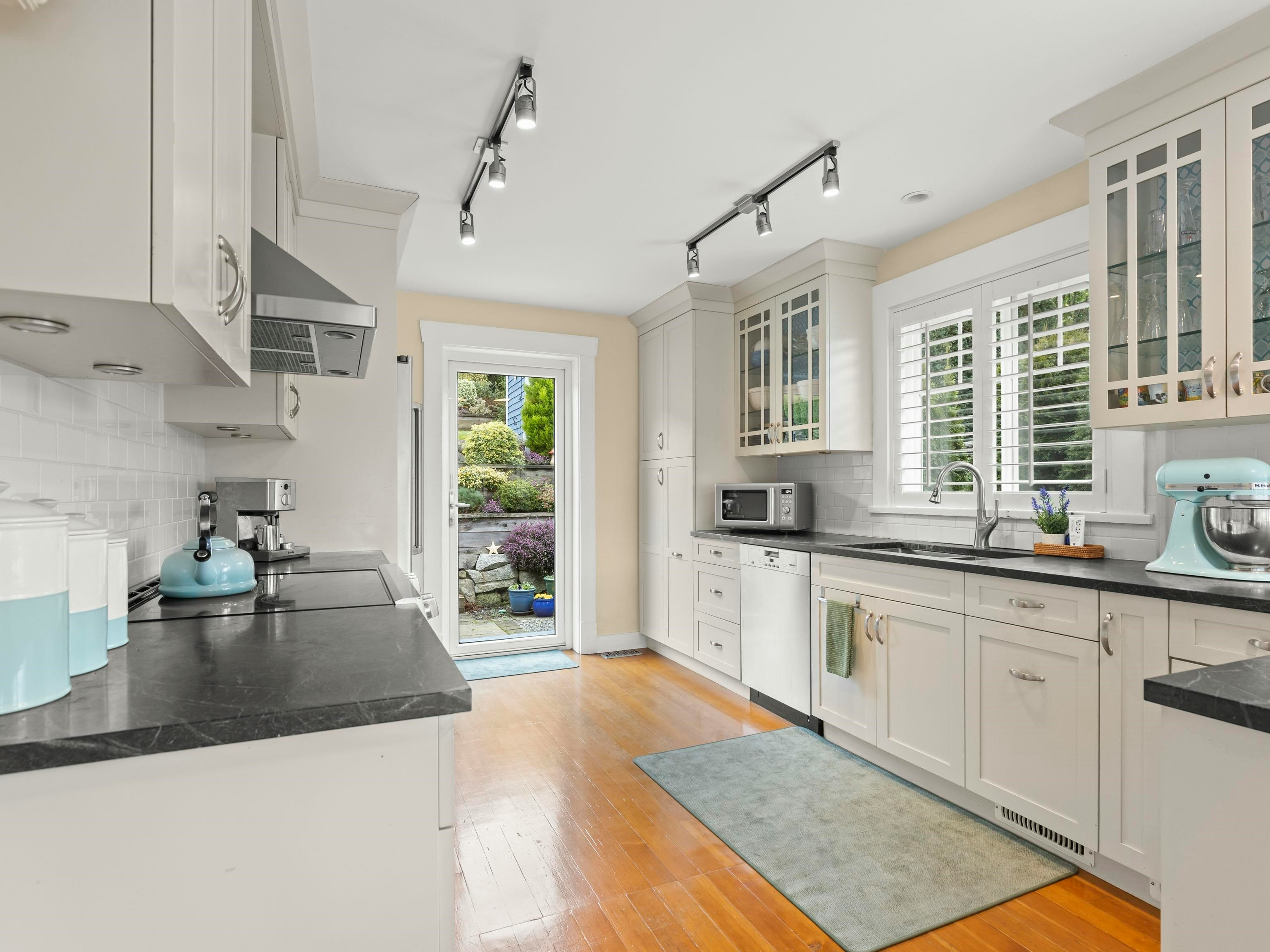 6252 Wellington Avenue, West Vancouver, BC, V7W 2H4 - 16