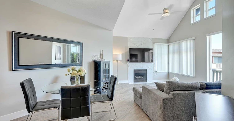 4th floor-15350 16a Avenue, Surrey, BC, V4A 1S9