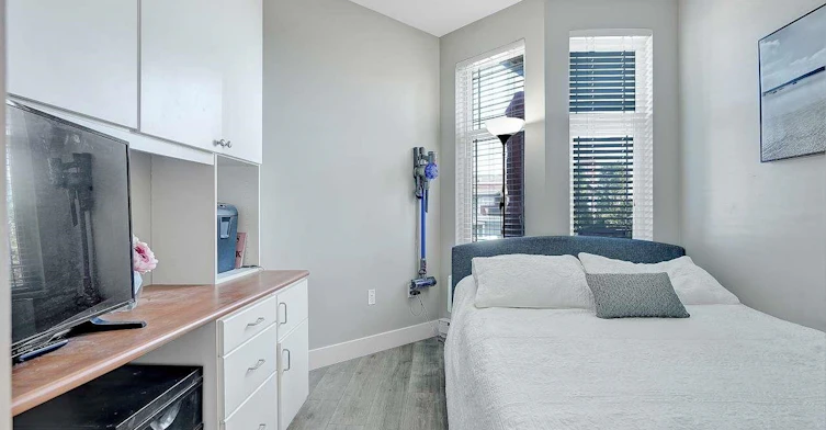 4th floor-15350 16a Avenue, Surrey, BC, V4A 1S9 - 15