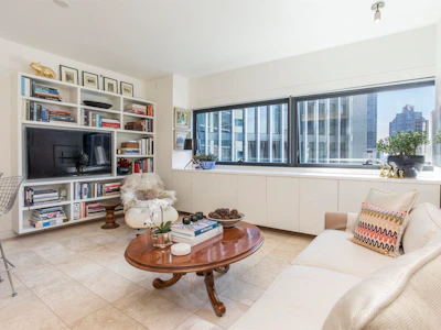 1906-838 W Hastings Street - 2