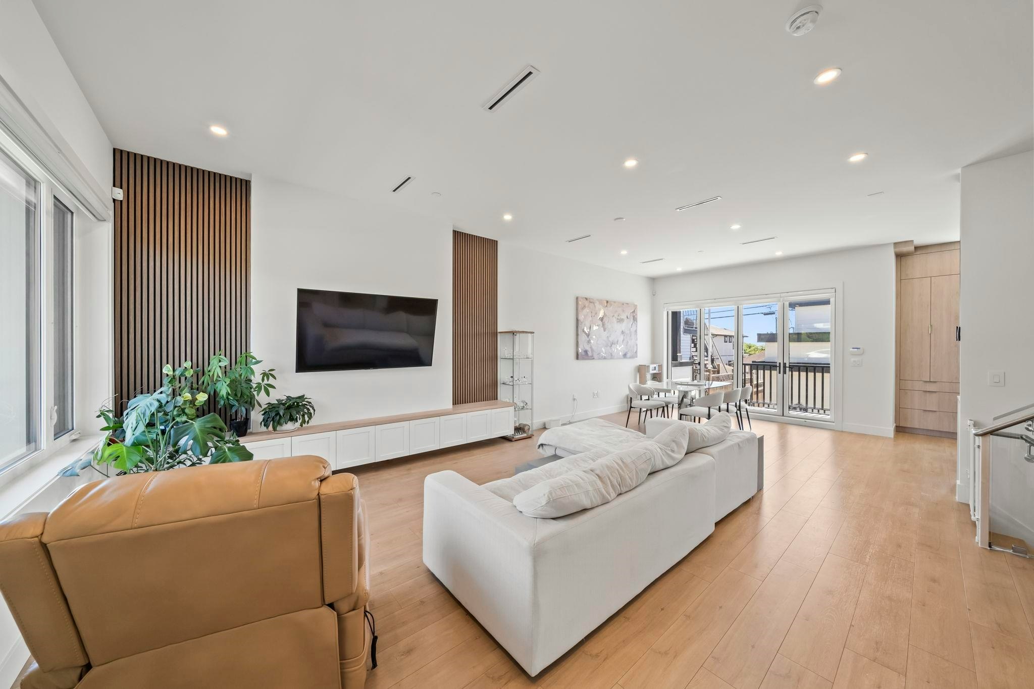 742 E 58th Avenue, Vancouver, BC, V5X 1W3