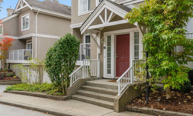 17-2422 Hawthorne Avenue