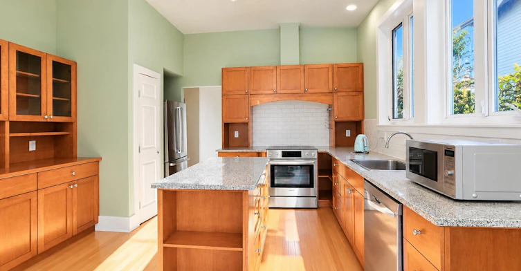 2491 W 14th Avenue, Vancouver, BC, V6K 2W4 - 5
