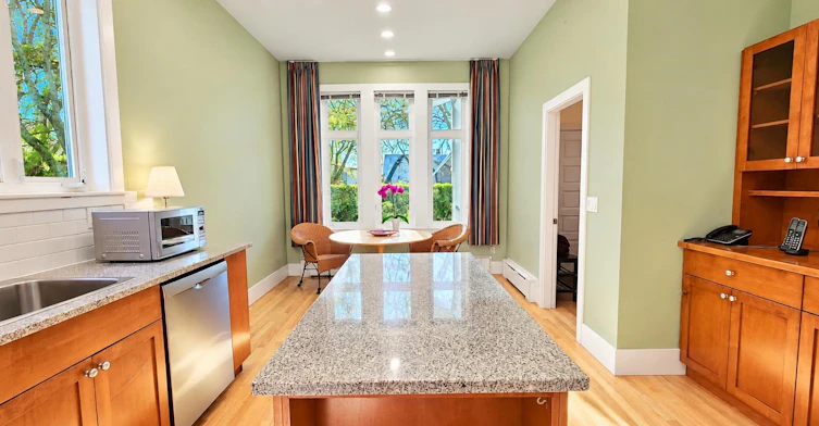 2491 W 14th Avenue, Vancouver, BC, V6K 2W4 - 8