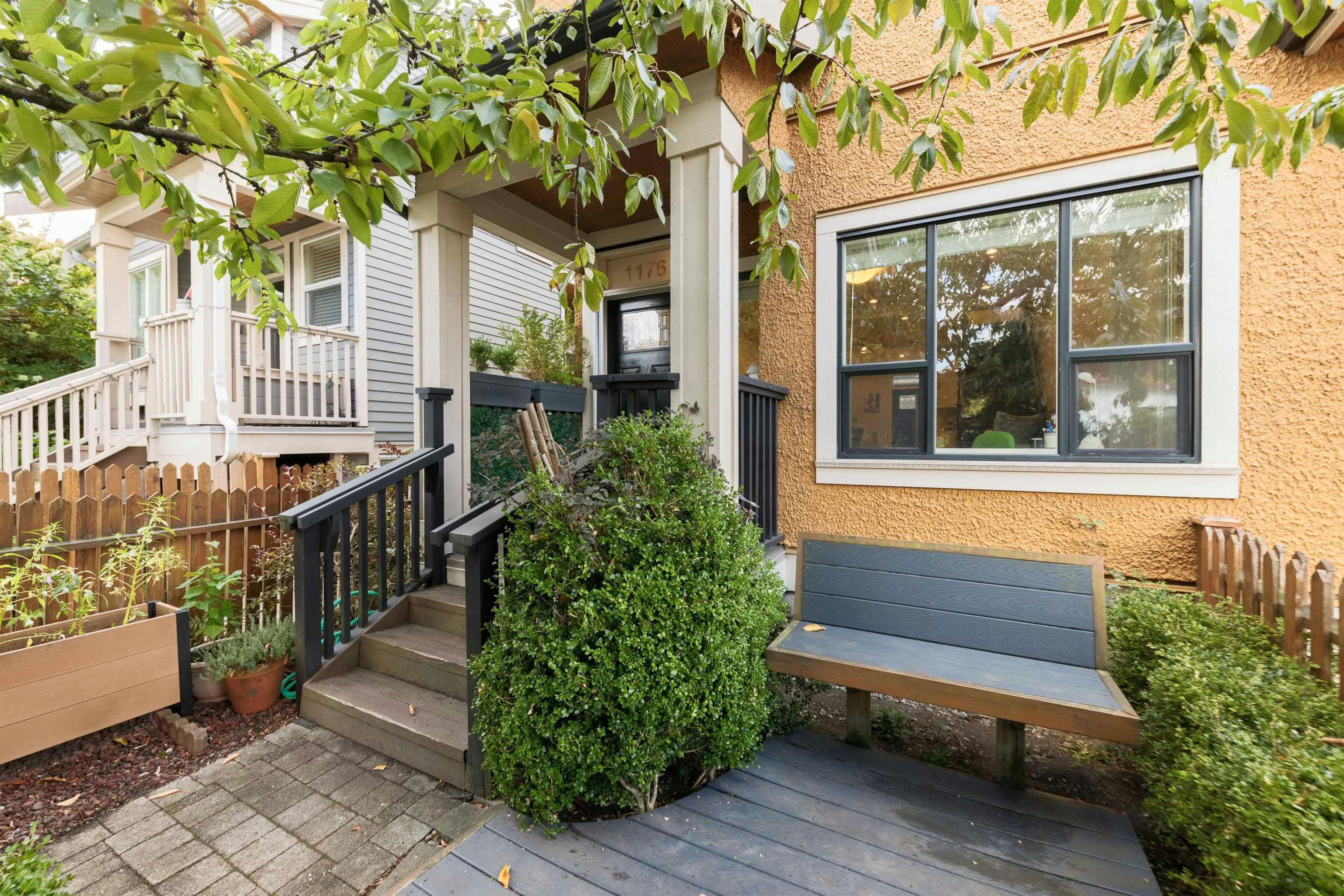 1176 E King Edward Avenue - 2