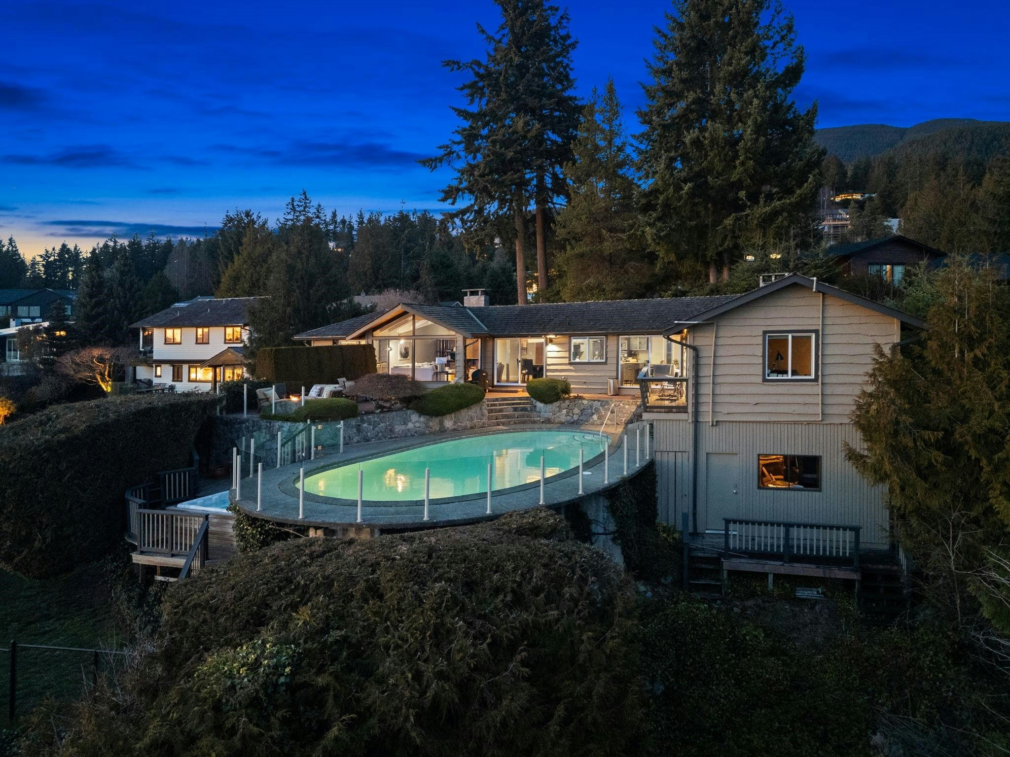 4570 Woodgreen Court, West Vancouver, BC, V7S 2V7