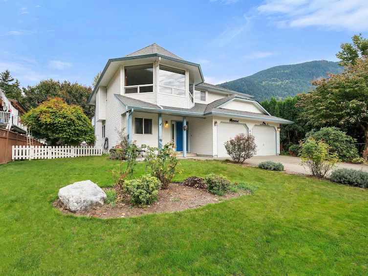 425 Hadway Drive, Harrison Hot Springs, BC, V0M 1K0 - 2