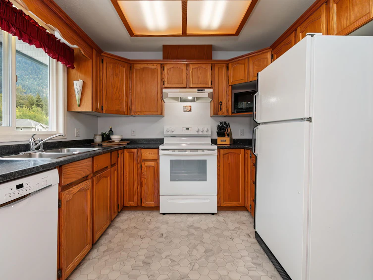 425 Hadway Drive, Harrison Hot Springs, BC, V0M 1K0 - 11