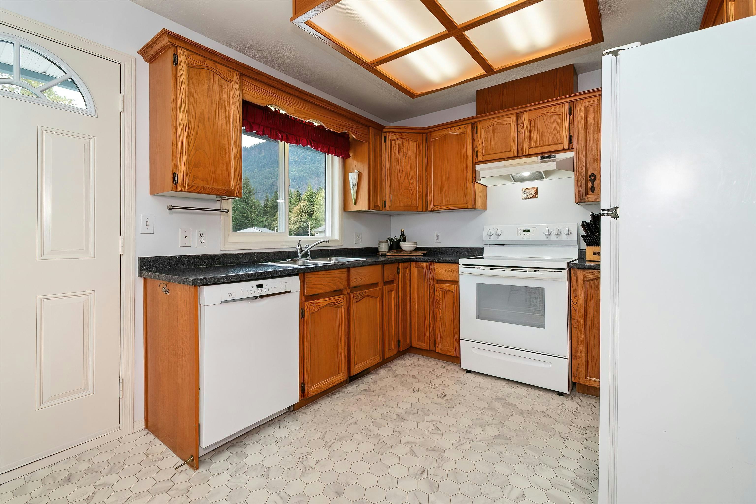 425 Hadway Drive, Harrison Hot Springs, BC, V0M 1K0 - 12