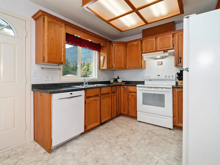 425 Hadway Drive, Harrison Hot Springs, BC, V0M 1K0 - 12