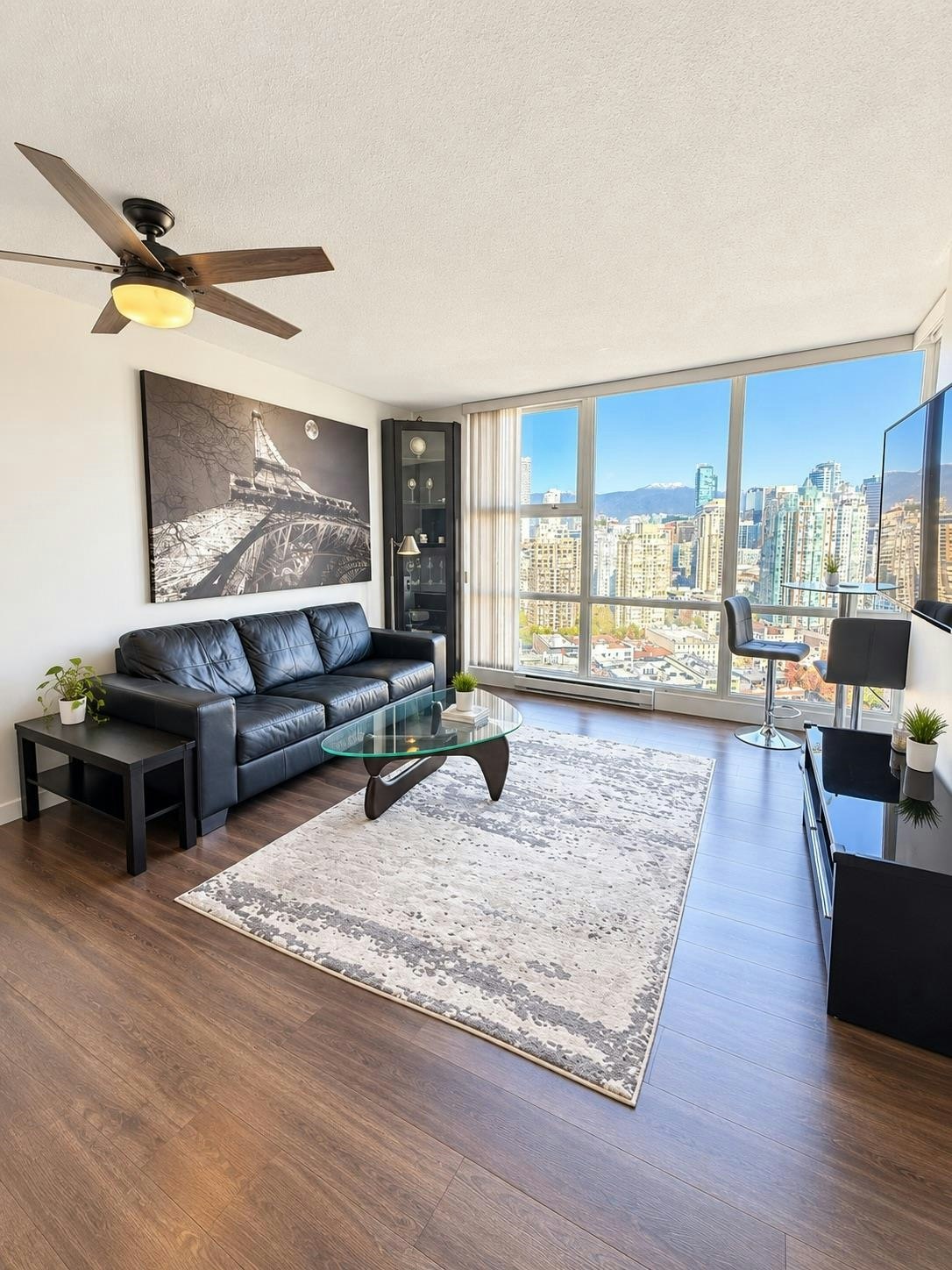 3305-193 Aquarius Mews, Vancouver, BC, V6Z 2Z2 - 3