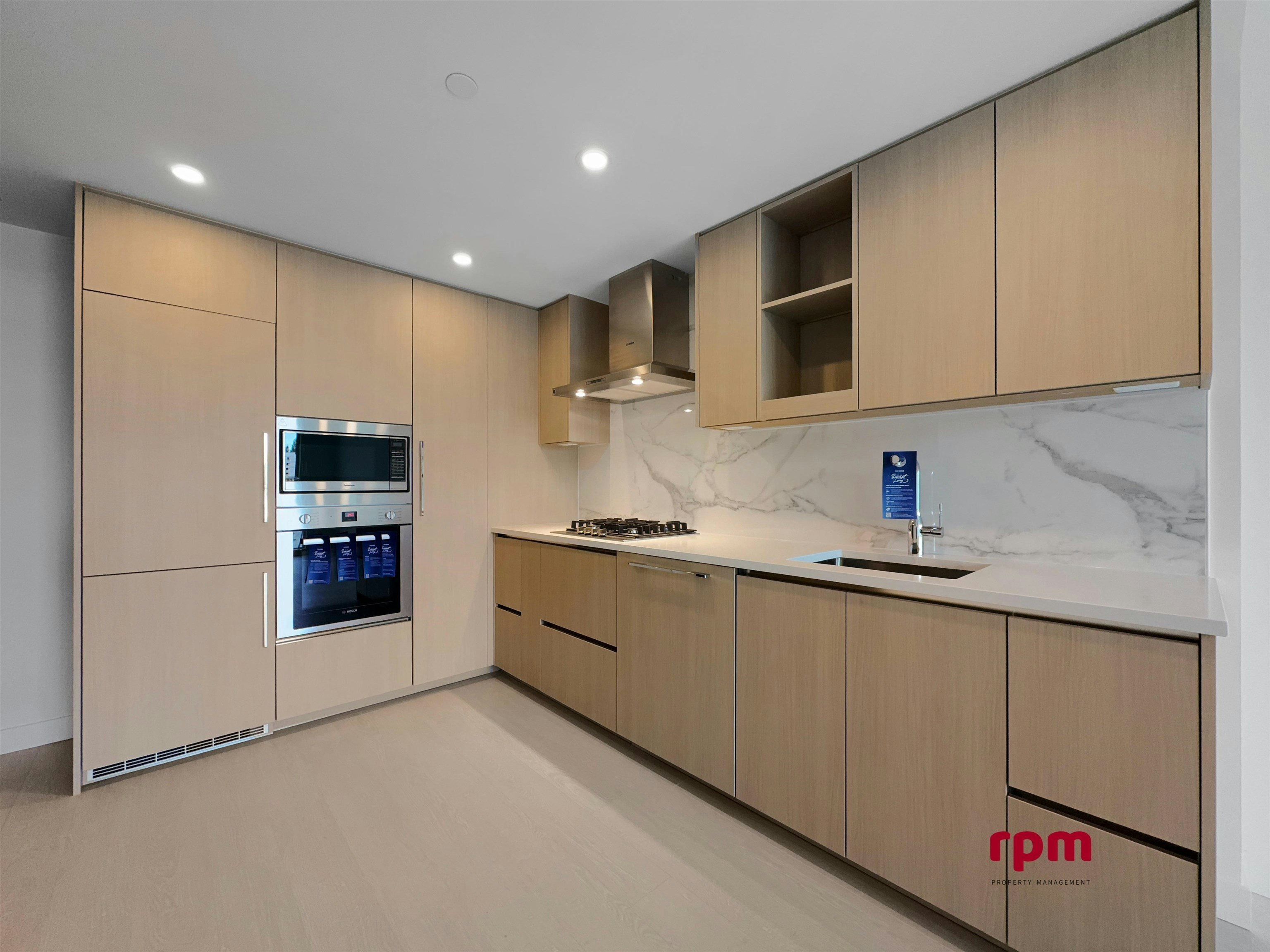 10xx-13778 100 Avenue, Surrey, BC, V3T 0V3