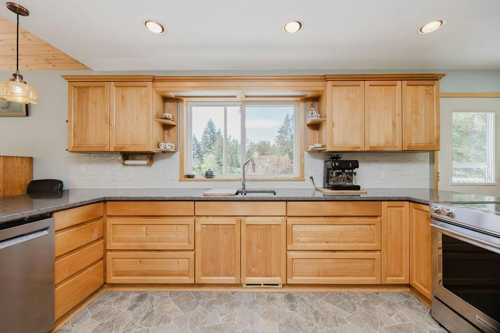 12800 Mainsail Road, Pender Harbour Egmont, BC, V0N 2H1 - 17