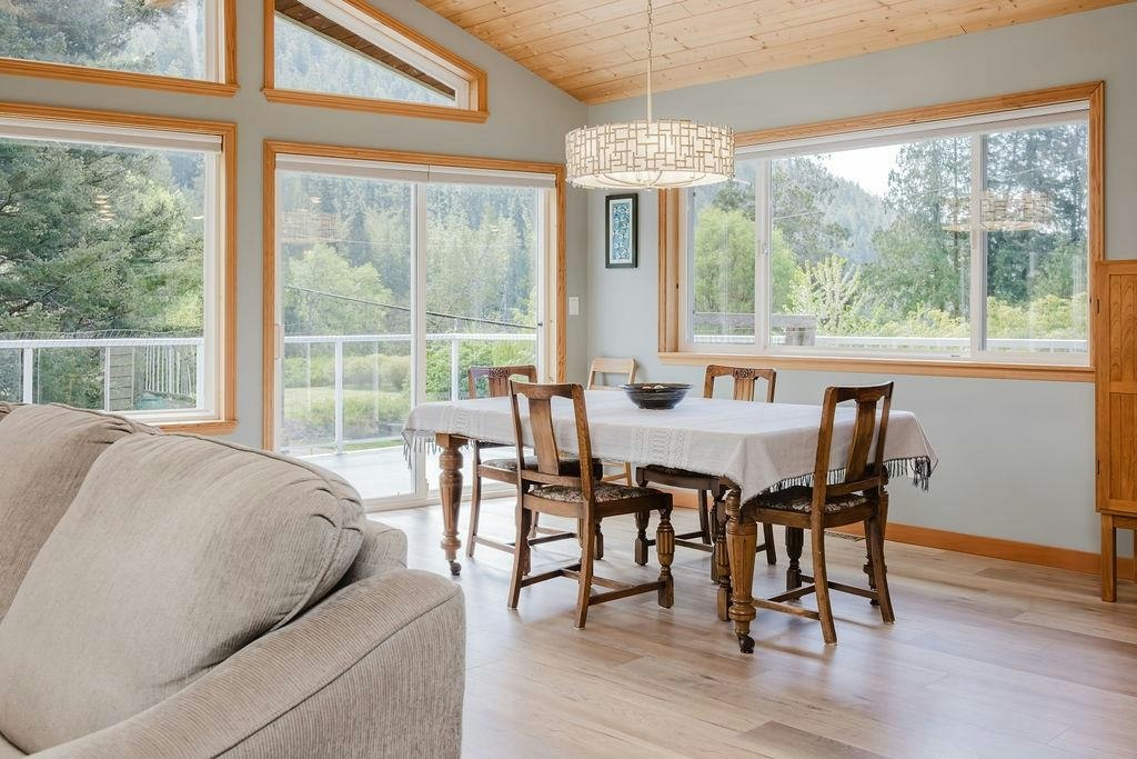 12800 Mainsail Road, Pender Harbour Egmont, BC, V0N 2H1 - 12