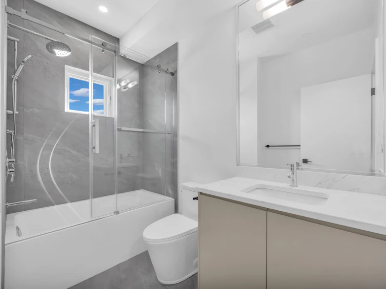 4-3800 Pender Street, Burnaby, BC, V5C 2L5 - 11