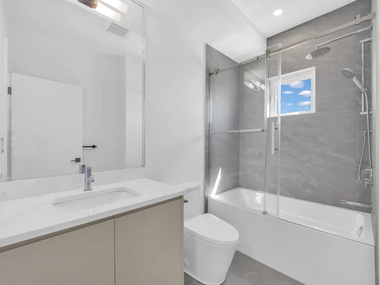 1-3800 Pender Street, Burnaby, BC, V5C 2L5 - 11