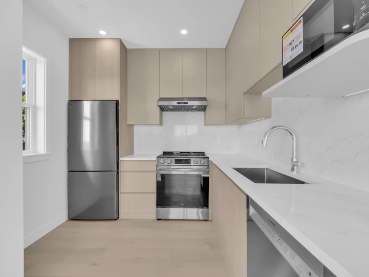 1-3800 Pender Street, Burnaby, BC, V5C 2L5 - 7