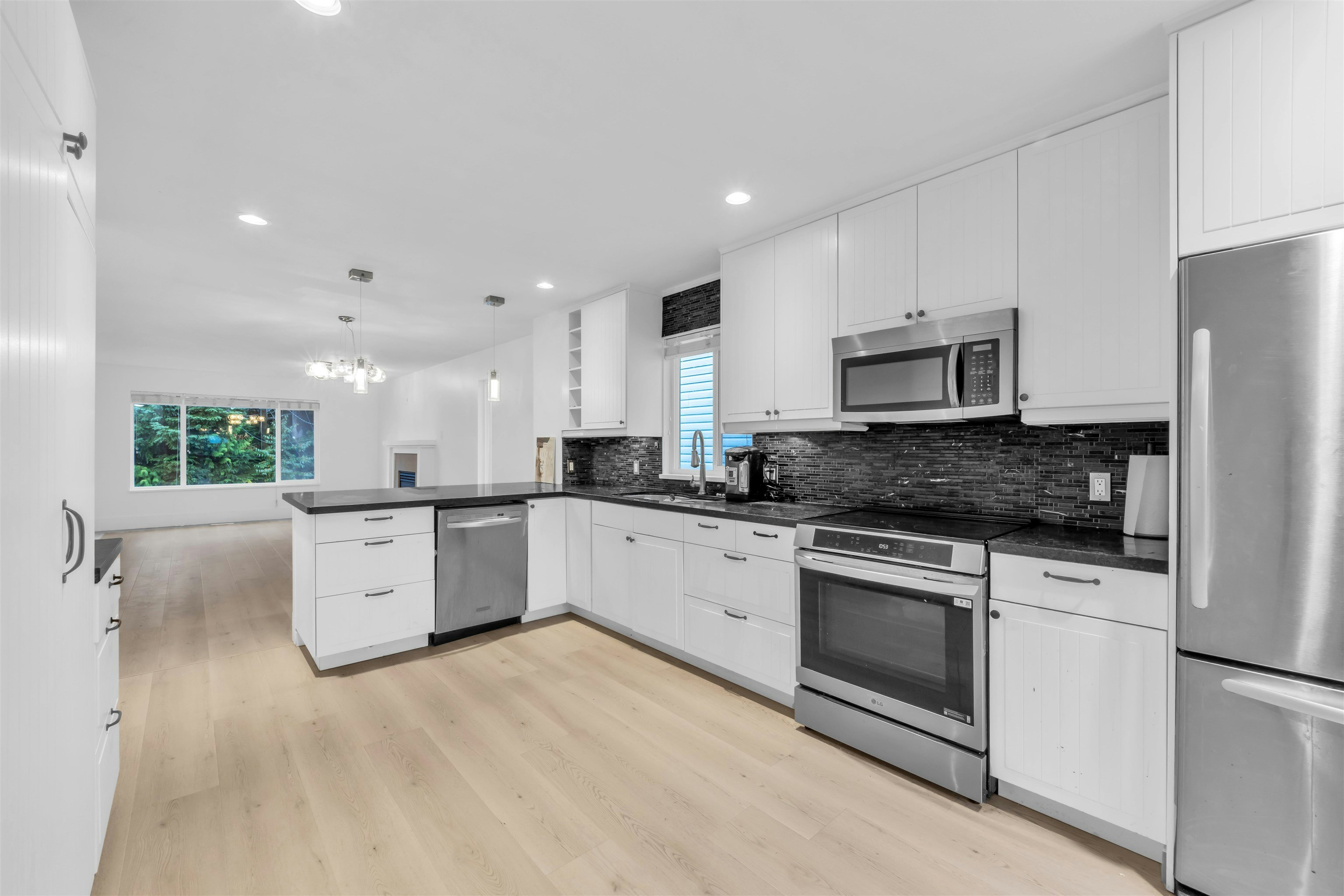 3638 Maginnis Avenue, North Vancouver, BC, V7K 2L6 - 8
