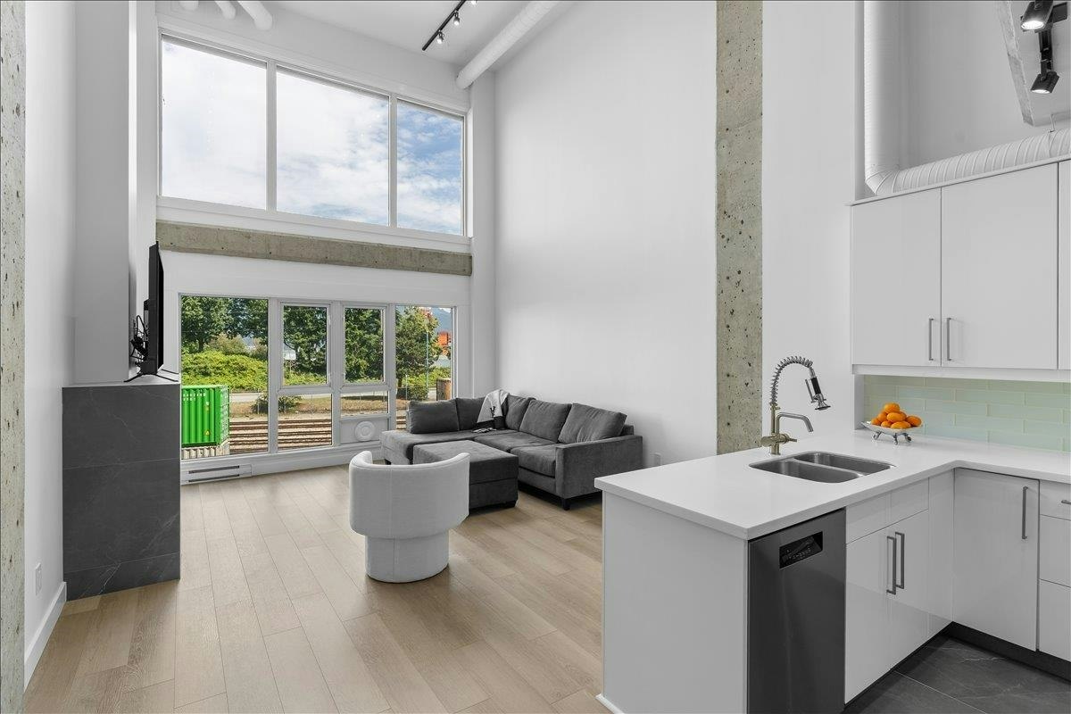 309-27 Alexander Street, Vancouver, BC, V6A 1B2 - 2
