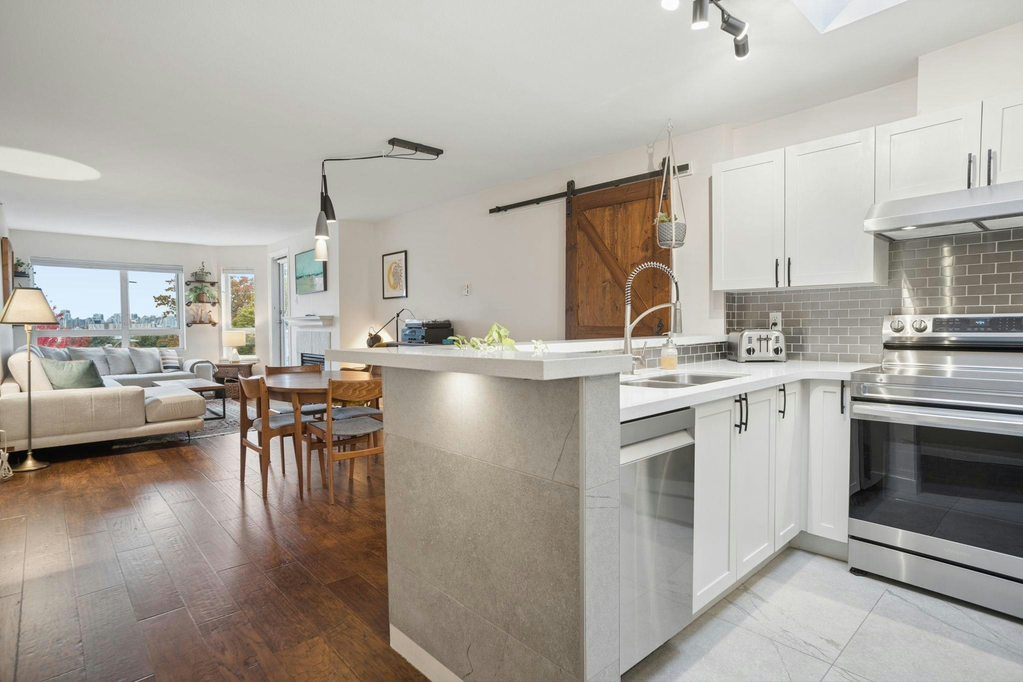 305-1707 Charles Street, Vancouver, BC, V5L 2T6
