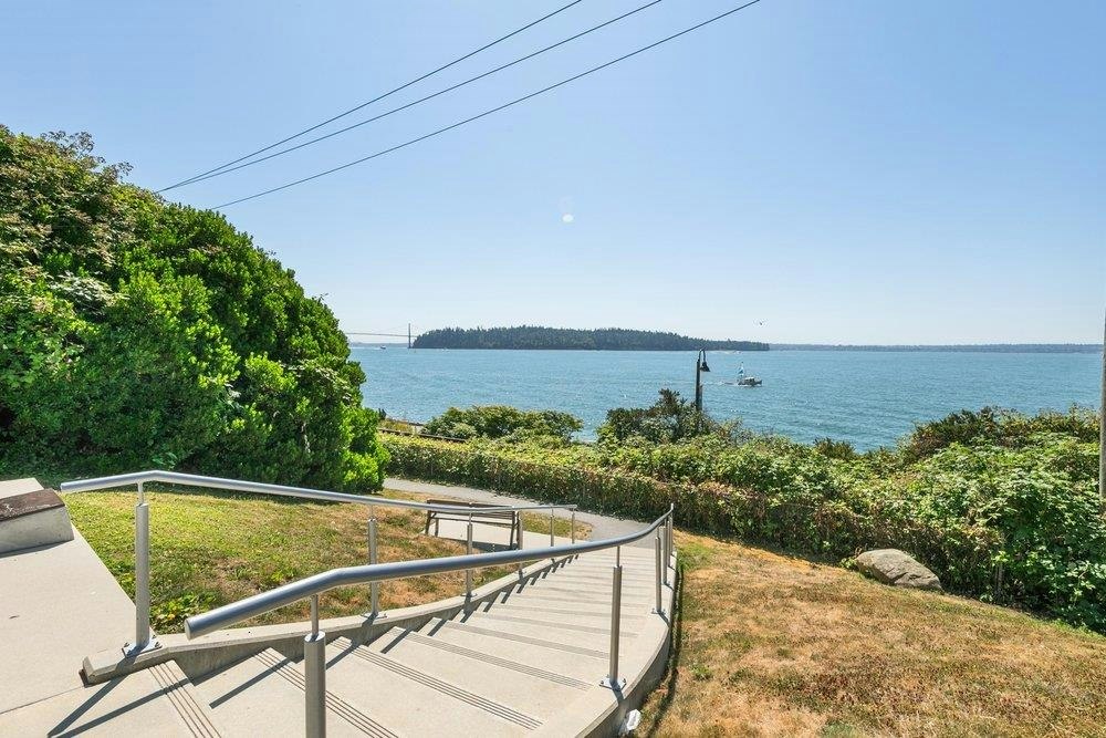 208-2119 Bellevue Avenue, West Vancouver, BC, V7V 1C2