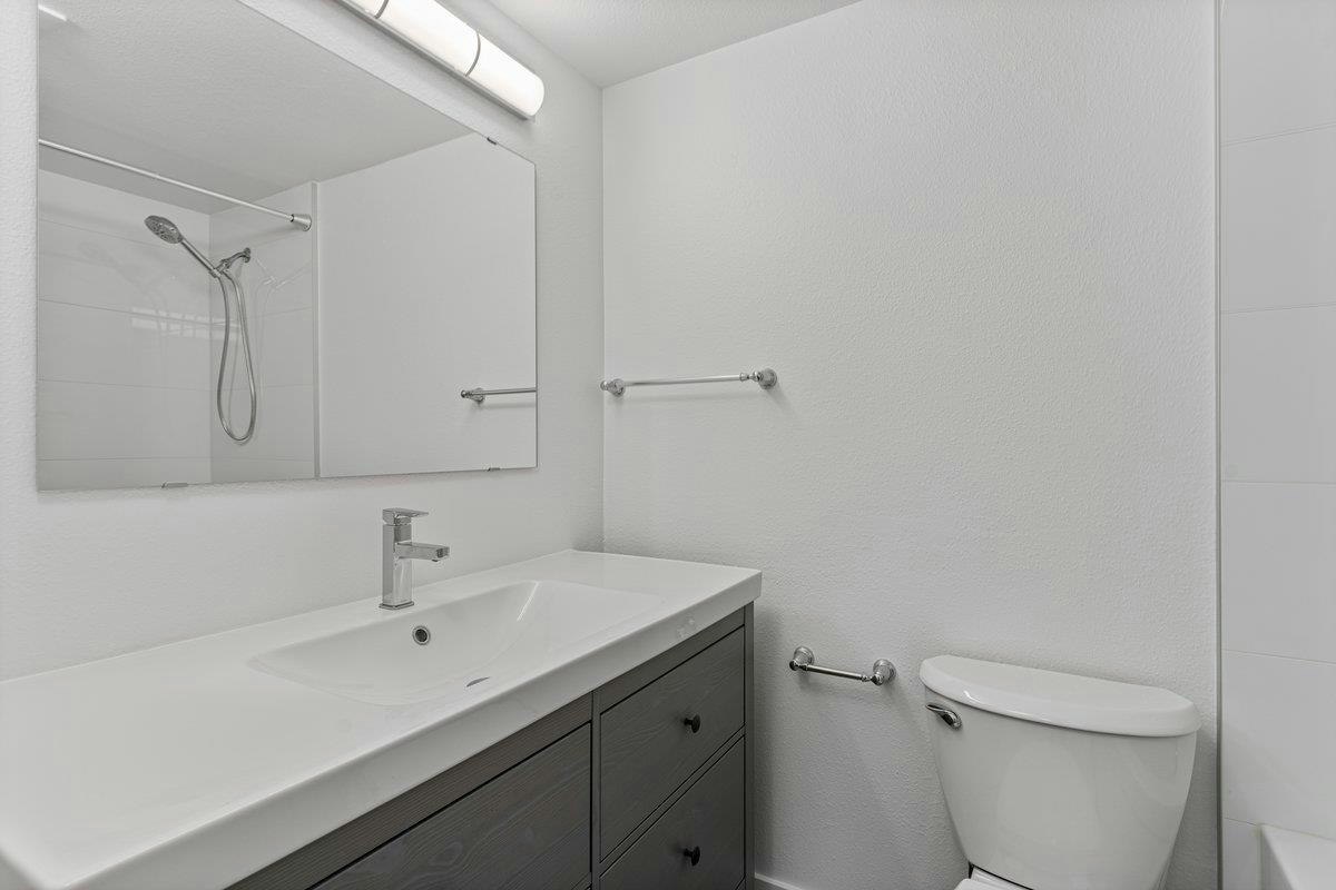 212-12096 222 Street, Maple Ridge, BC, V2X 5W1 - 12