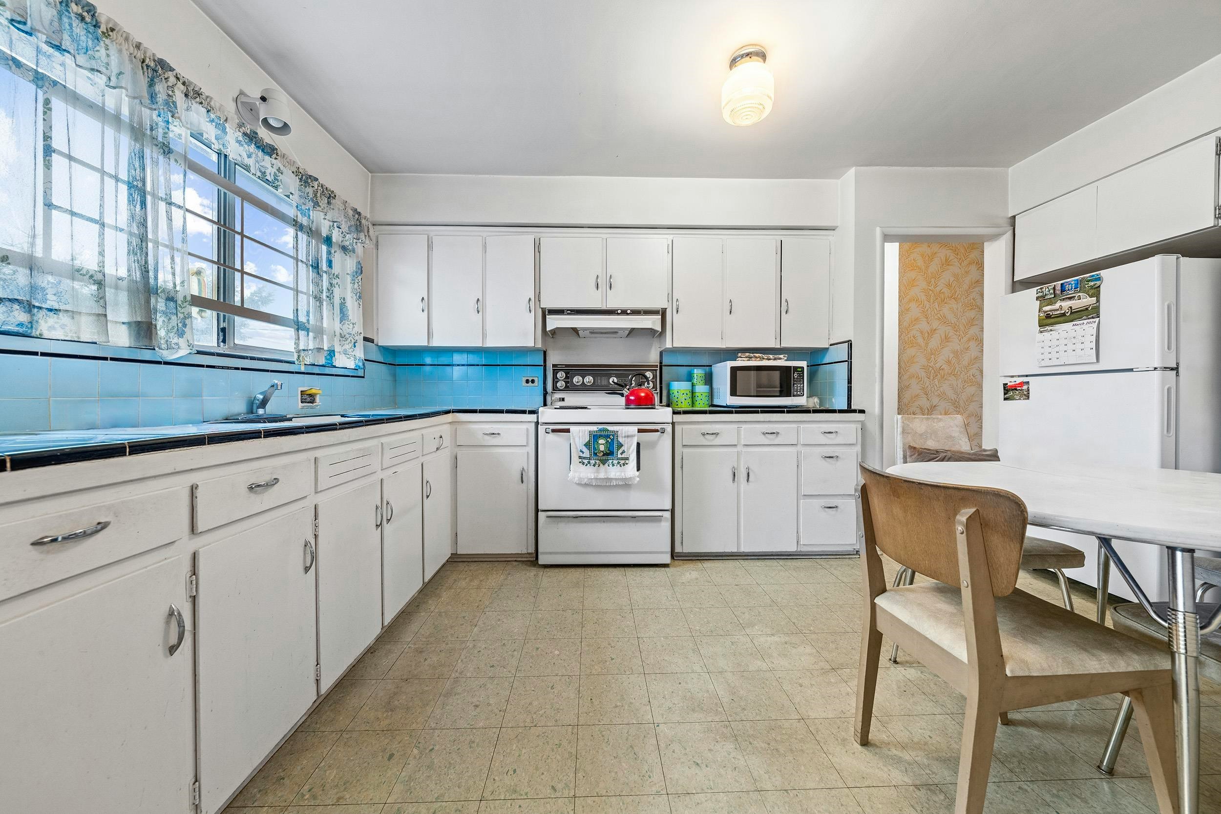 3281 E 2nd Avenue, Vancouver, BC, V5M 1G2 - 8