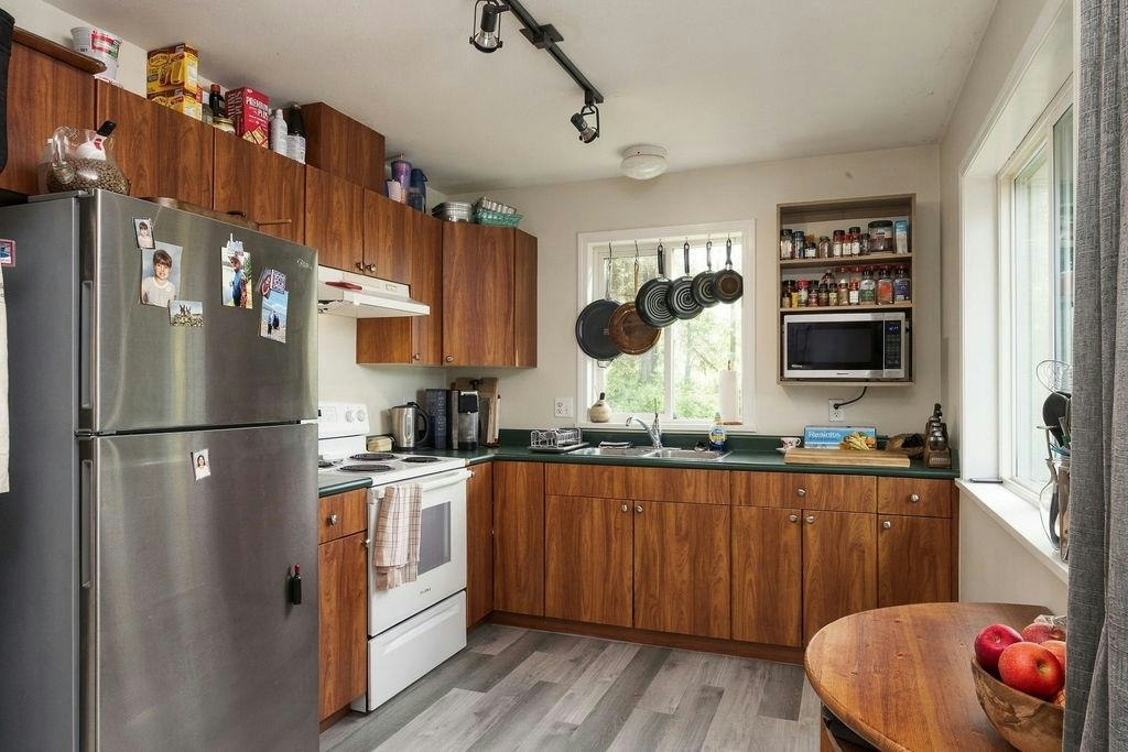 2442 Grant Road, Roberts Creek, BC, V0N 2W5 - 37