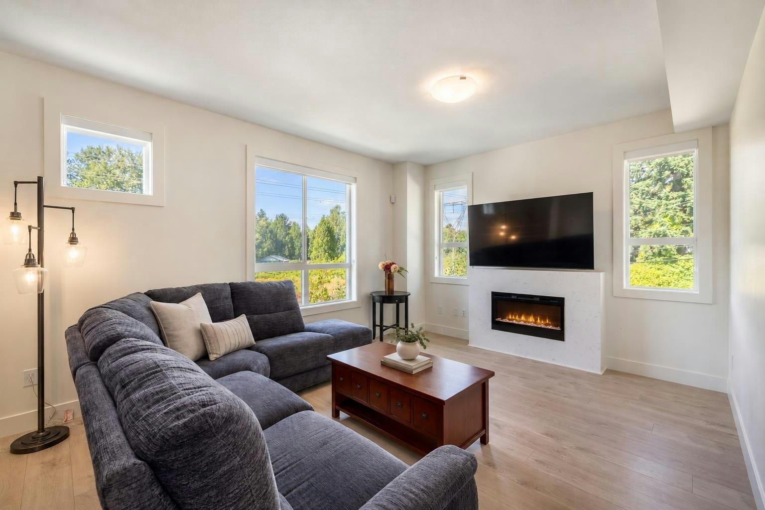 28-16561 17a Avenue - 2