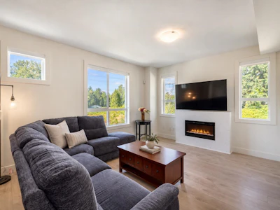 28-16561 17a Avenue - 2