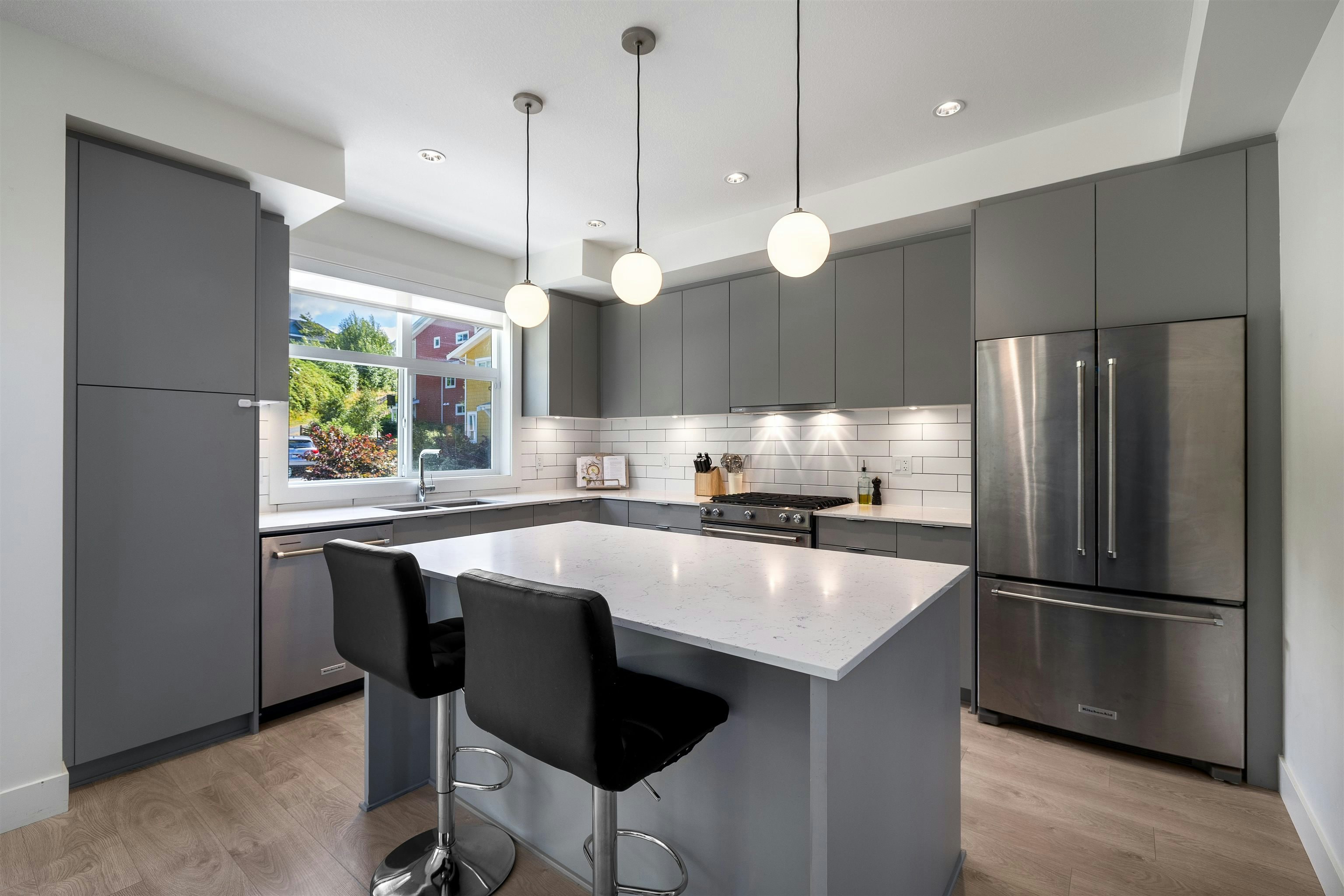 28-16561 17a Avenue - 5
