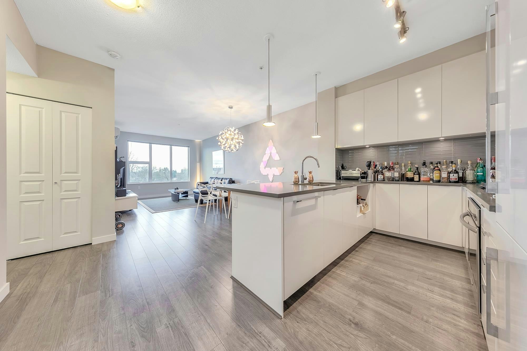 521-9311 Alexandra Road, Richmond, BC, V6X 0L8