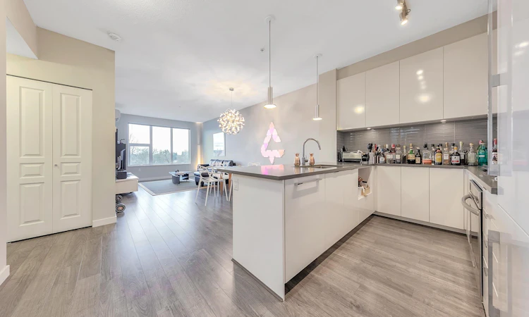 521-9311 Alexandra Road