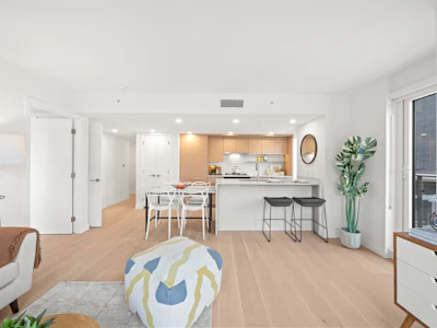 106-5212 Cambie Street - 2