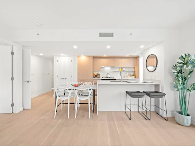 106-5212 Cambie Street - 3