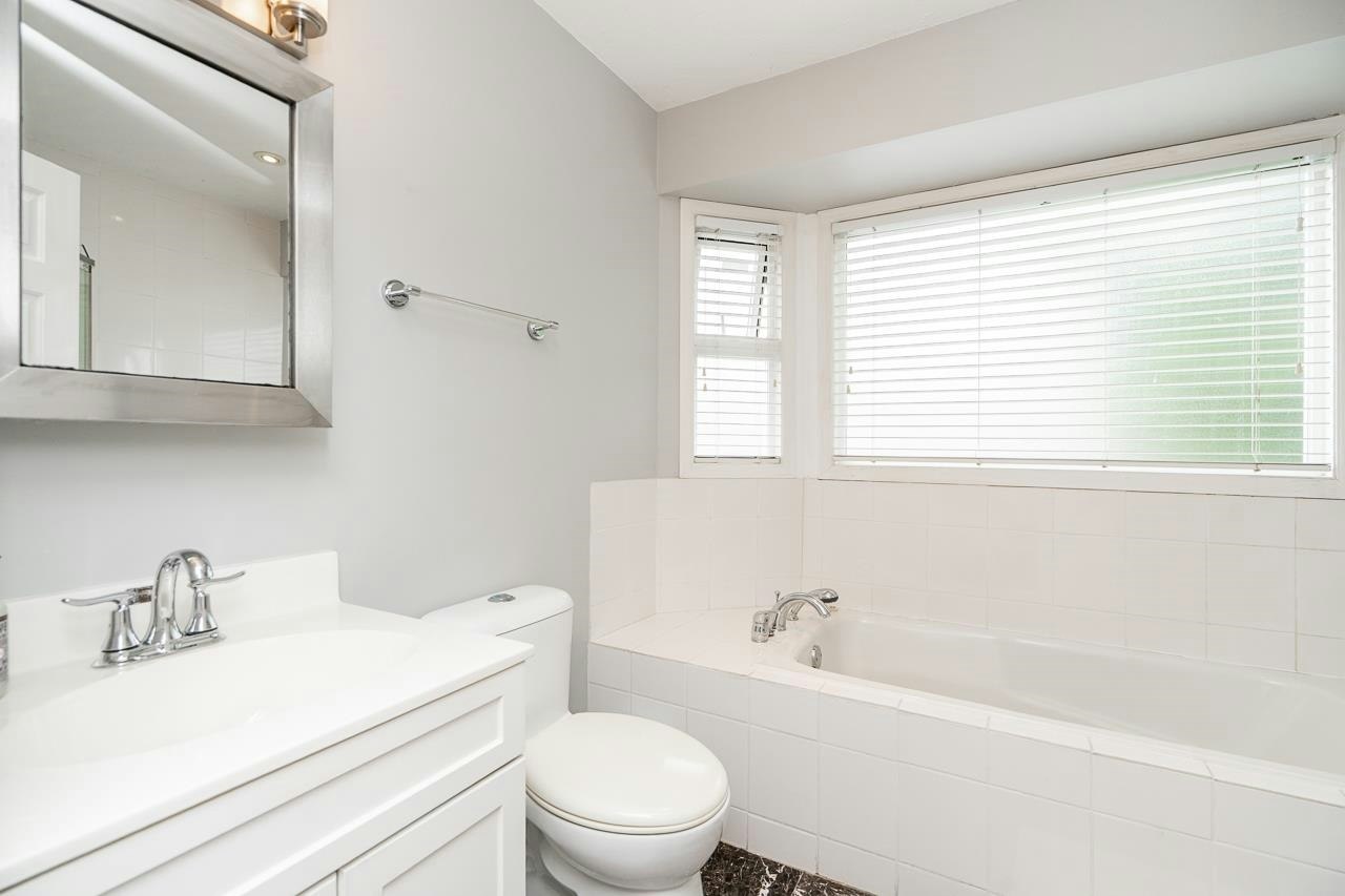 954 160b Street, Surrey, BC, V4A 9A7 - 29